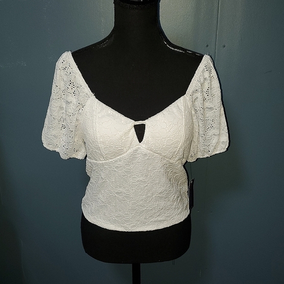 No Boundaries Sweetheart Cutout Wide Neck Lace Crop Top - NEW - Large - Picture 1 of 10